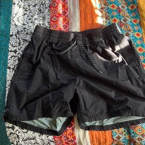 Men’s LARGE BLACK Vans Shorts 5.5” inseam LINED